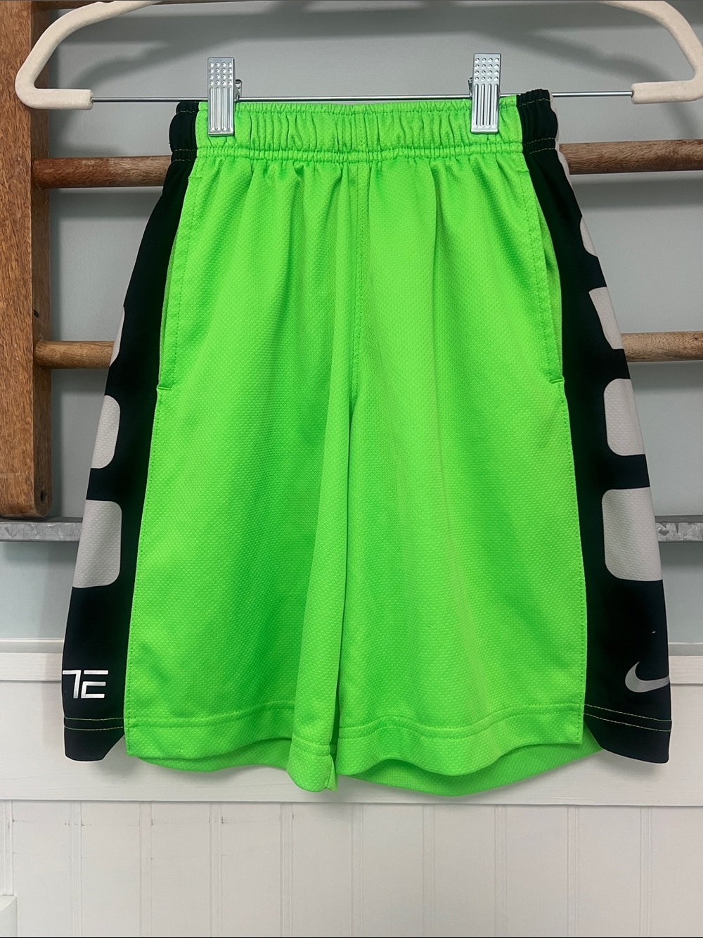 Boys Nike elite pull-up performance shorts XS green, and black